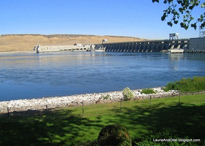 McNary Dam and Lock from the green OR side