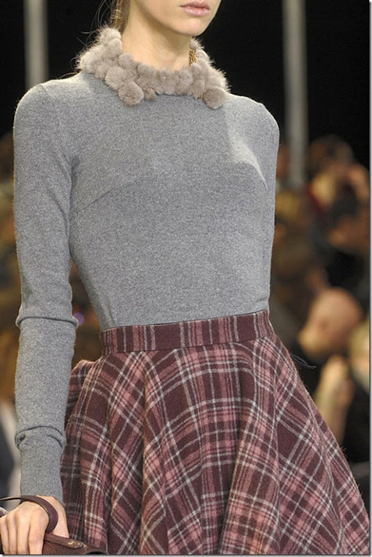 Louis-Vuitton-FALL-RTW-2010-DETAIL-024_runway