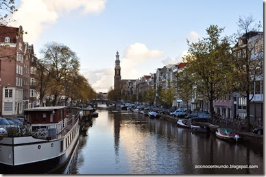 Amsterdam. Canal Prinsengracht al fondo Iglesia de Westerkerk - DSC_0035