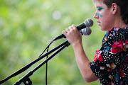 tUnE-yArDs