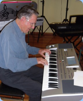 Roy Steen playing his Korg Pa80