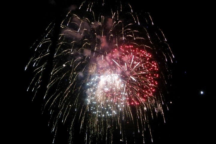 [2014-07-04%2520fireworks%2520and%2520fire%2520in%2520field%2520carson%2520city%2520nv%2520%252820%2529%255B3%255D.jpg]