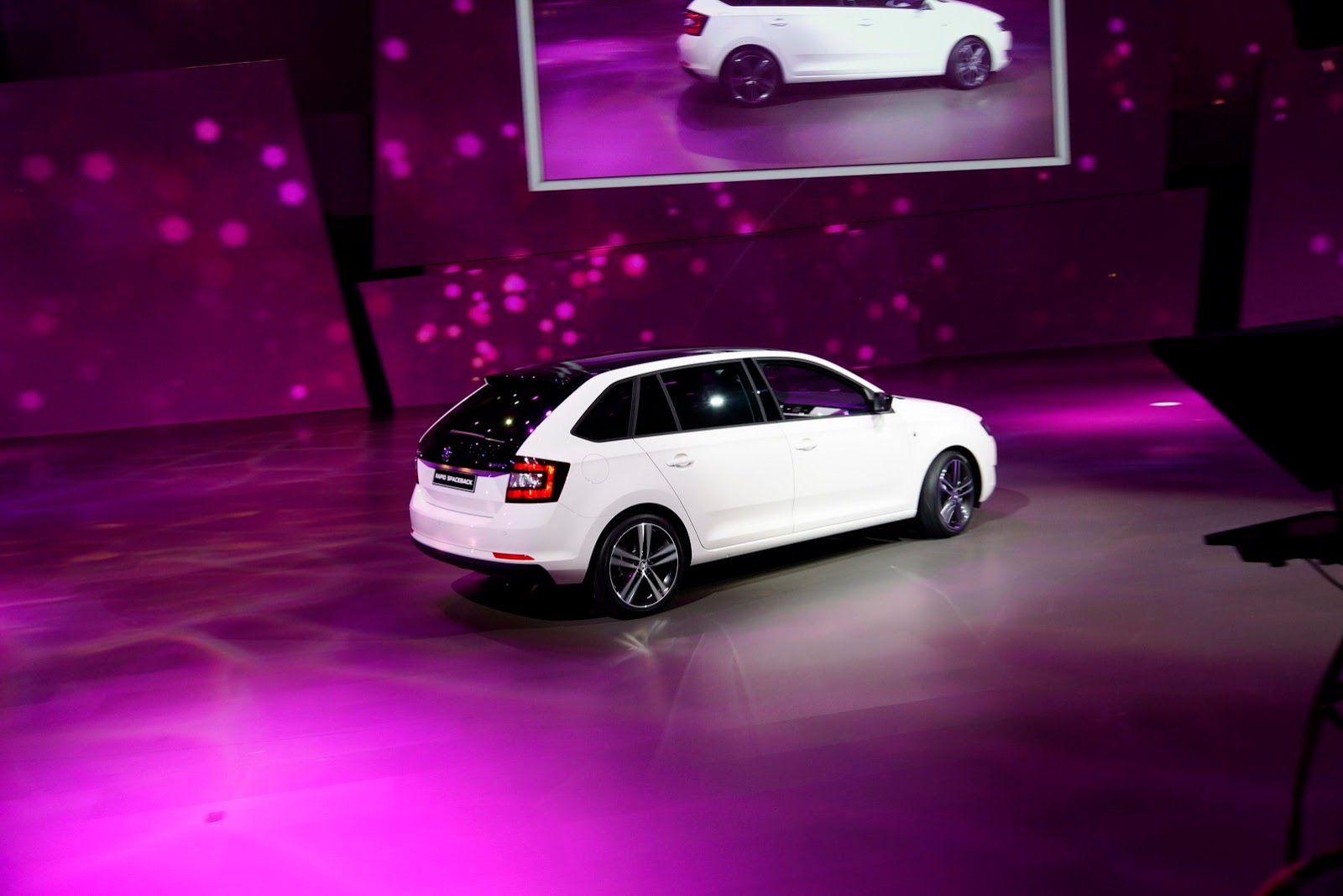 [2014-Skoda-Rapid-Sportback-26%255B2%255D.jpg]