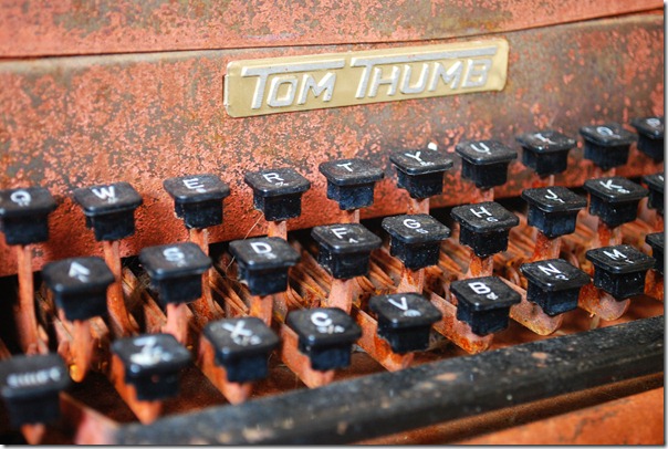 typewriter - detail