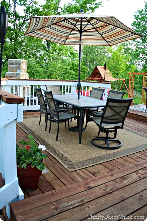 deck with outdoor eating area