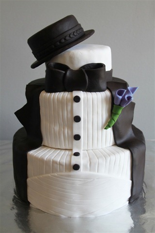 Tuxedo Groom 39s Cake 1 After creating my triathlon cake back in March I