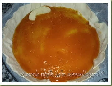 Torta sfogliata di mele con marmellata di pesche (3)