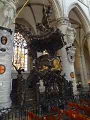 2014.08.03-075 chaire dans la cathédrale des Saints-Michel-et-Gudule