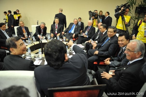 [foto%2520keseharian%2520Presiden%2520Indonesia%2520Susilo%2520Bambang%2520Yudhoyono%2520%252822%2529%255B3%255D.jpg]