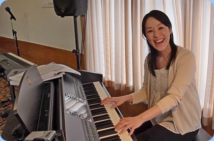 Kuniko Nakatani gave a mini-concert for us on our Clavinova. Kuniko was a member of our Club in 2013 when she spent an extended stay in New Zealand. Kuniko is in Auckland for a week's holiday and kindly agreed to come along and play for her NSOKC music friends. Thanks Kuniko for your wonderful music and enjoy your holiday in NZ! Photo courtesy of Dennis Lyons.
