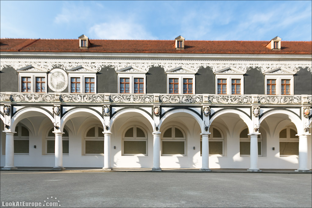 Дрезден, Конюшенный двор «Штальхоф»