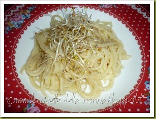 Spaghetti cacio e pepe con germogli misti (3)