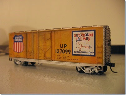 IMG_6245 Athearn  40-foot Grain-Loading Boxcar Union Pacific #127099