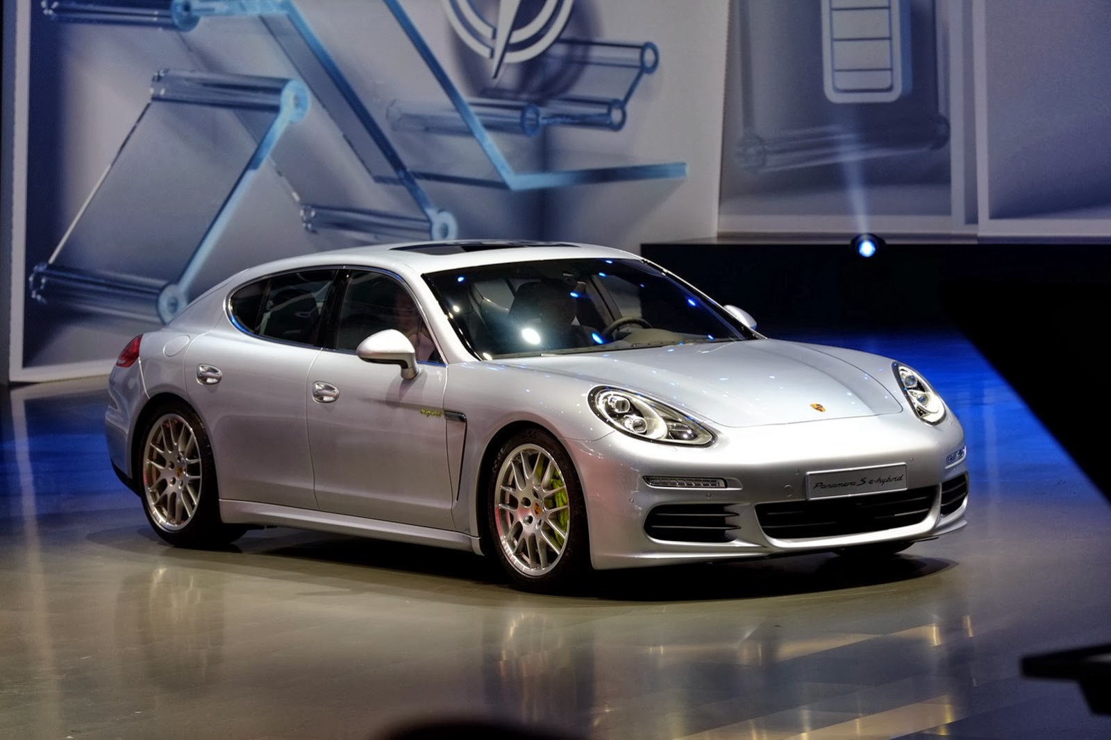 [Porsche-Panamera%2520S%2520E-Hybrid%255B3%255D.jpg]