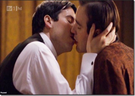 [downton-abbey-gay-kiss_thumb2.jpg]
