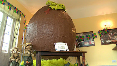 Trứng Phục sinh khổng lồ bằng sô-cô-la