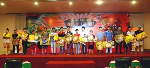 Qua tang tai Ngay hoi lau hanh.jpg