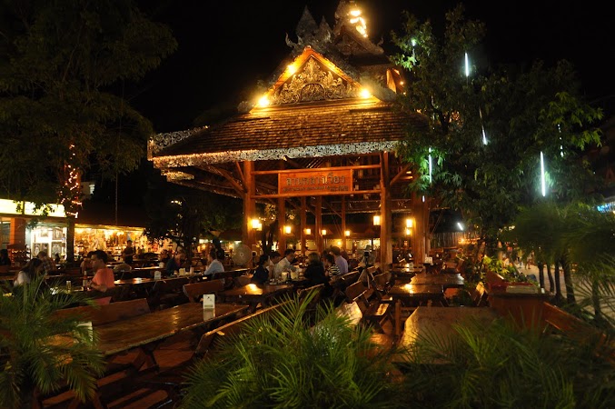 Imagini Thailanda: Piata principala a bazarului de noapte din Chiang Rai, Thailanda