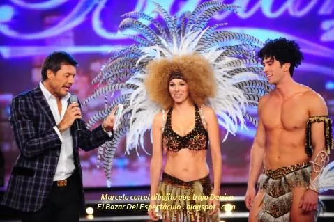 Marcelo con el dibujito que trajo Denise.JPG