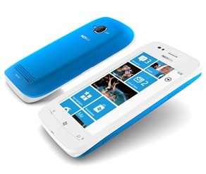 Nokia_Lumia_710_cyan