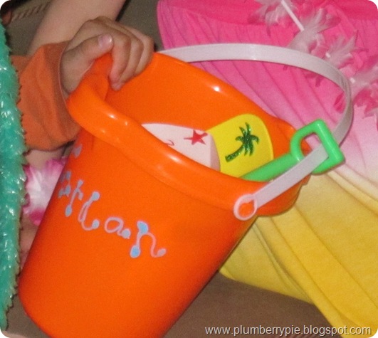 sand bucket goody bag (2)