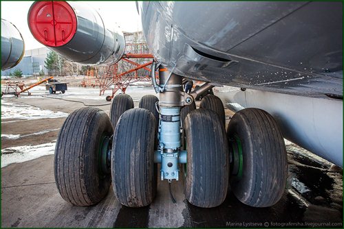 Фотографии тяжелого военно-транспортного самолета Ил-76МД-90А.