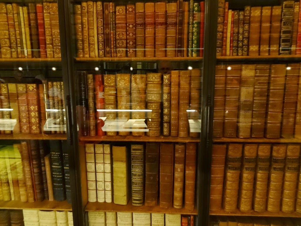 [2014.05.19-017-le-cabinet-des-livres%255B2%255D.jpg]