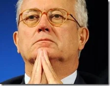 Giulio Tremonti prega per salvare l'Italia dal default