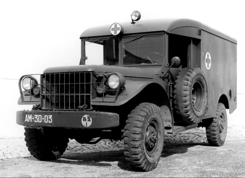 [Ambulncia-Dodge-M-43-de-19534.jpg]