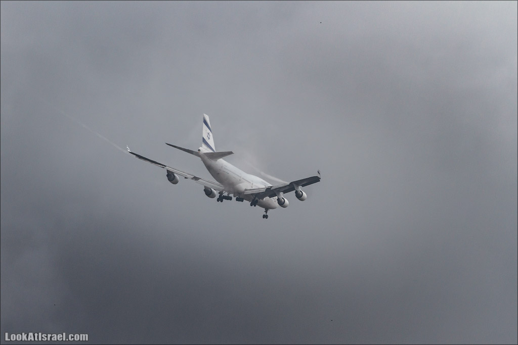 LookAtIsrael.com - Фото путешествия по Израилю | Самолет El Al Up преодолевает грозовой фронт