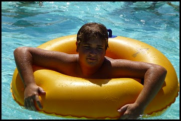 02b - Everybody in the Pool - Andrew in Lazy River