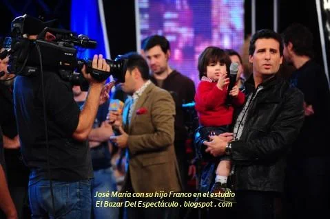 José María con su hijo Franco en el estudio.JPG