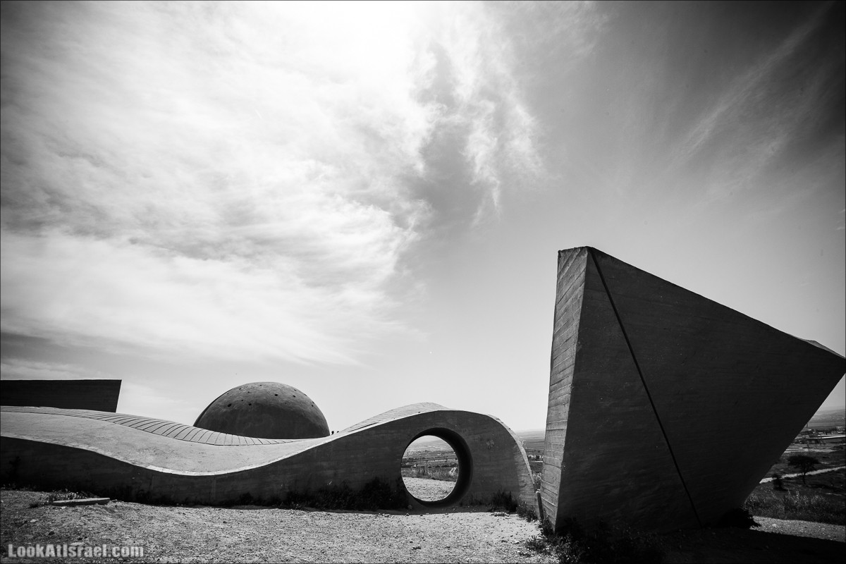 Мемориал бригаде Негев | Monument to the Negev Brigade | אנדרטת חטיבת הנגב | LookAtIsrael.com - Фото путешествия по Израилю