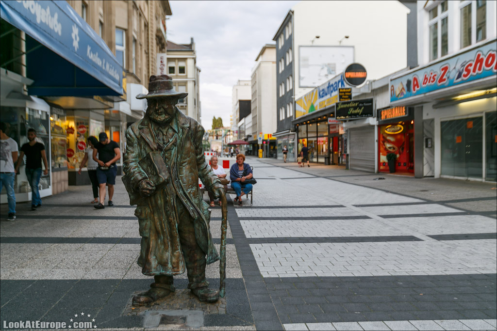 LookAtEurope.com: Евротур. Вупператаль город Энгельса и подвесной железной дороги швебебан