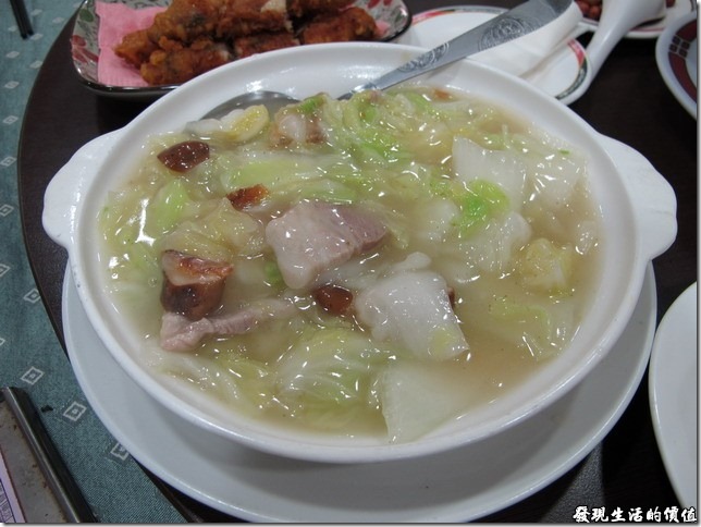 台南-四季小館。《扁魚白菜》，NTD122。又是一道勾芡的菜色，口味屬於清淡型。