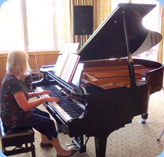 A guest artist, Mary Barrett, entertained us on her Korg Pa800 and later on the grand piano.