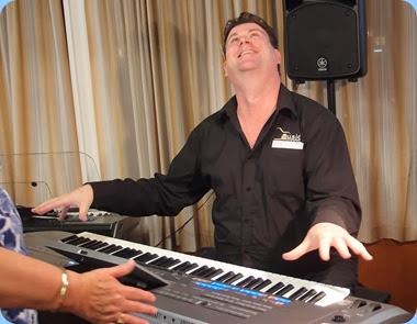 Look Ma - No hands! Our special guest artist, Chris Larking, having fun playing the very latest Yamaha Tyros 5 (76 note version) keyboard. Photo courtesy of Dennis Lyons