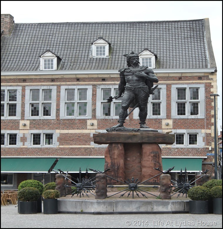 Roman statue Tongeren