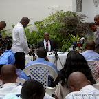 Au centre, Mbusa Nyamwisi, candidat à la présidentielle 2011, lors d’une conférence de presse. Radio Okapi/ Ph. John Bompengo