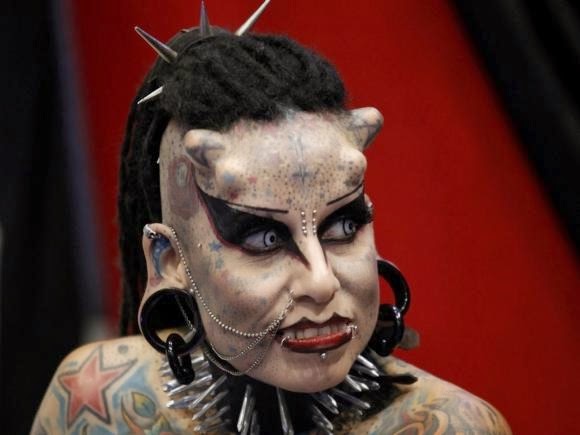 [mujervampiro52.jpg]