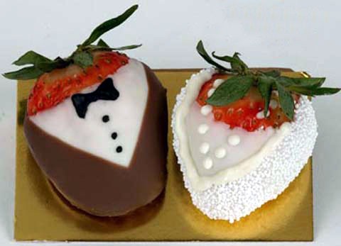 [wedding-bride-and-groom-chocolate-covered-strawberries%255B5%255D.jpg]