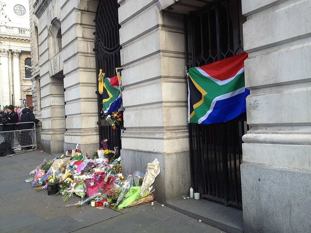 [Tributes-to-Nelson-Mandela-at-South-%255B2%255D%255B5%255D.jpg]