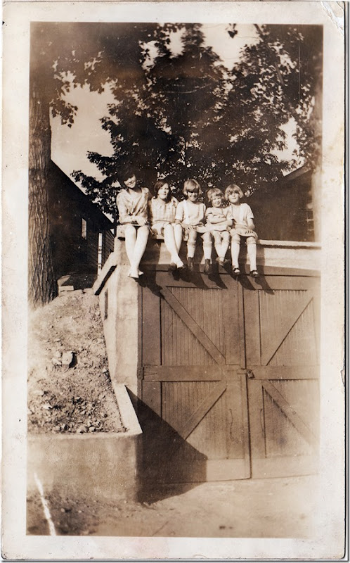 A friend Anabelle McKendrick, Ingrid, Ida, Ruby, and Edith Gillberg about 1926