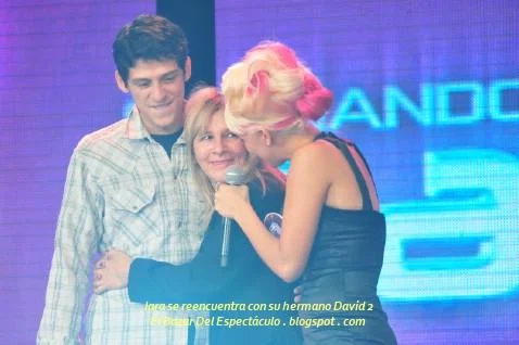Iara se reencuentra con su hermano David 2.JPG