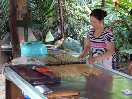 Tur Delta Mekongului: prajituri din nuca de cocos Vietnam