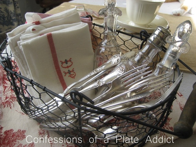 [CONFESSIONS%2520OF%2520A%2520PLATE%2520ADDICT%2520DIY%2520Vintage%2520French%2520Linens%255B11%255D.jpg]