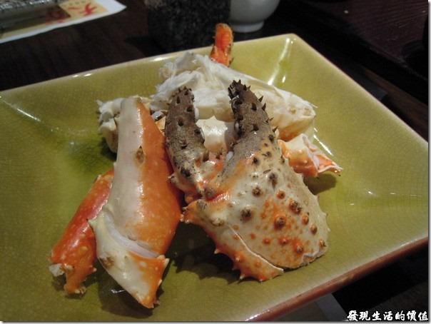 上海壽司天家。蒸帝王蟹，這一餐真的是吃巧不吃飽的，份量也是好少，而且帝王蟹本身就沒什麼肉，有價值的部份幾乎都在蟹腳上，不過味道真的很新鮮。