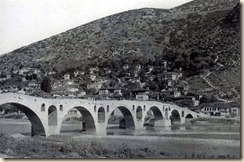 Ponte sul fiume Osum, Berat (foto: Franz Bespaletz).