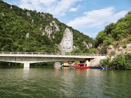 Croaziera pe Dunare: Statuia lui Decebal