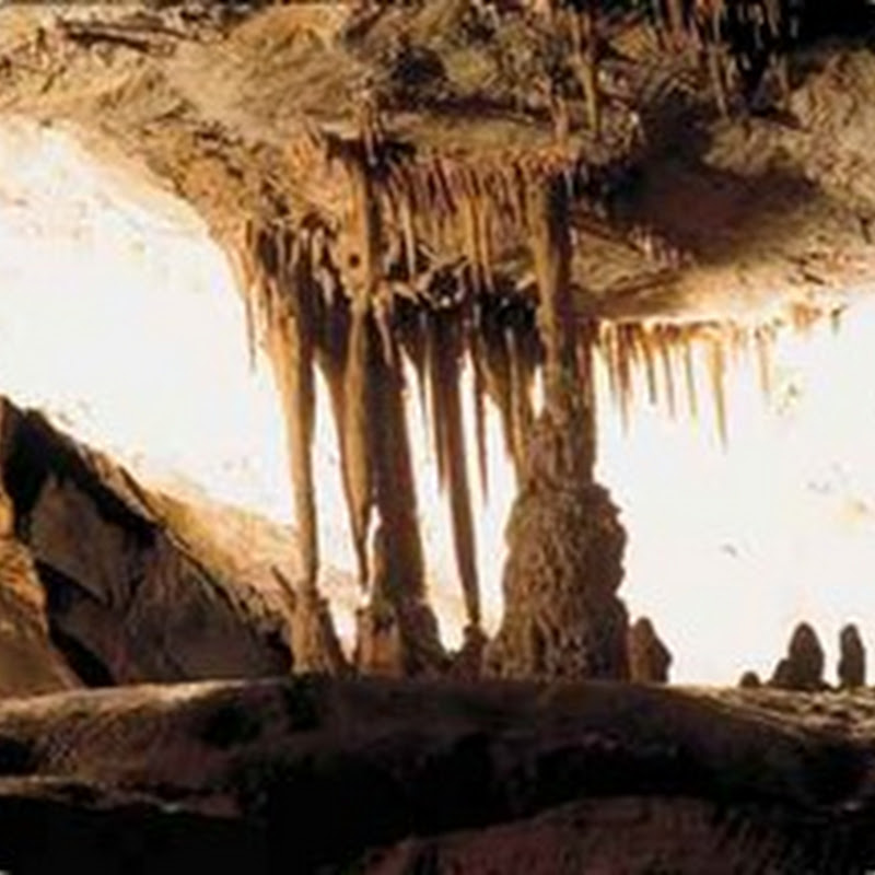 Le mura di Sassone e la Grotta di Donna Marsilia.